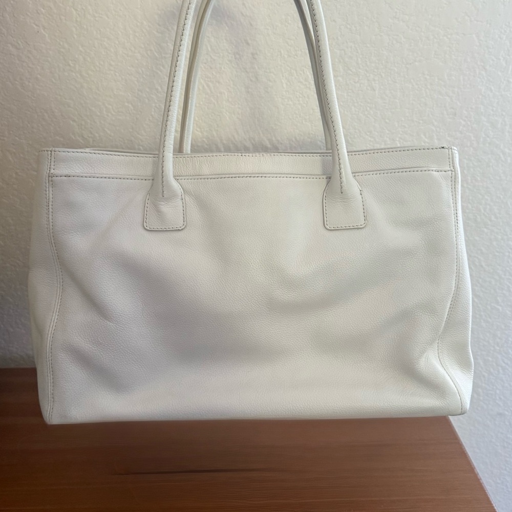 CHANEL 2.55 Off White Cerf Executive Caviar Leather Handbag-Large Tote - Picture 2 of 15